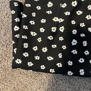 Black & white flower mini skirt